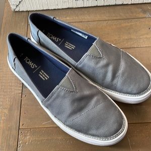 TOMS shoes